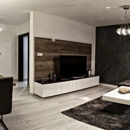 Centrum Luxury Mountain View Apartmán *